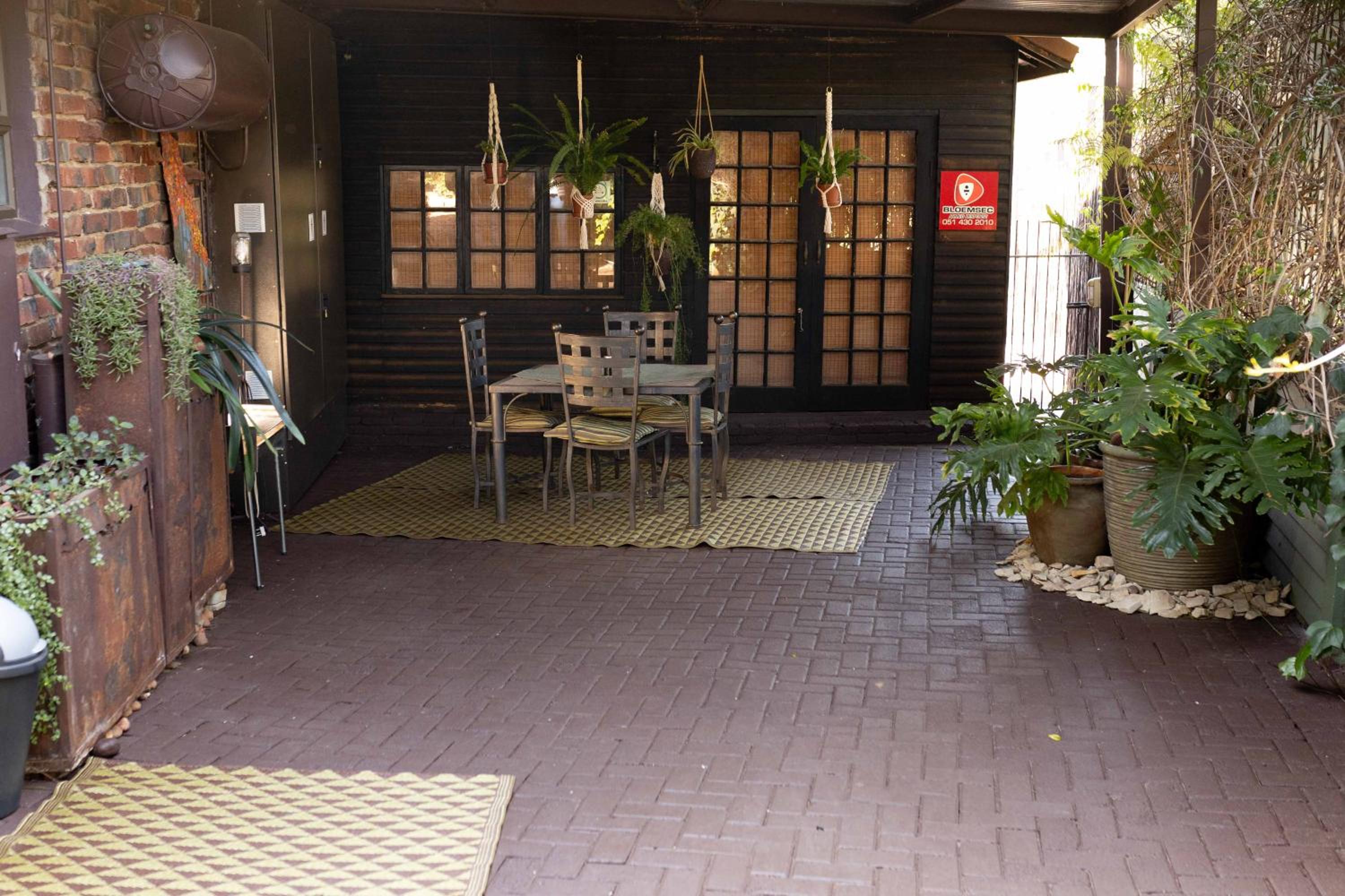 Rustic Forest Guest House 1/14