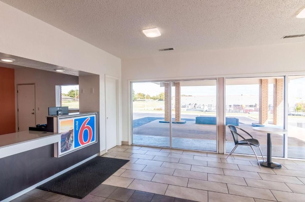Motel 6 Clinton OK 54/64