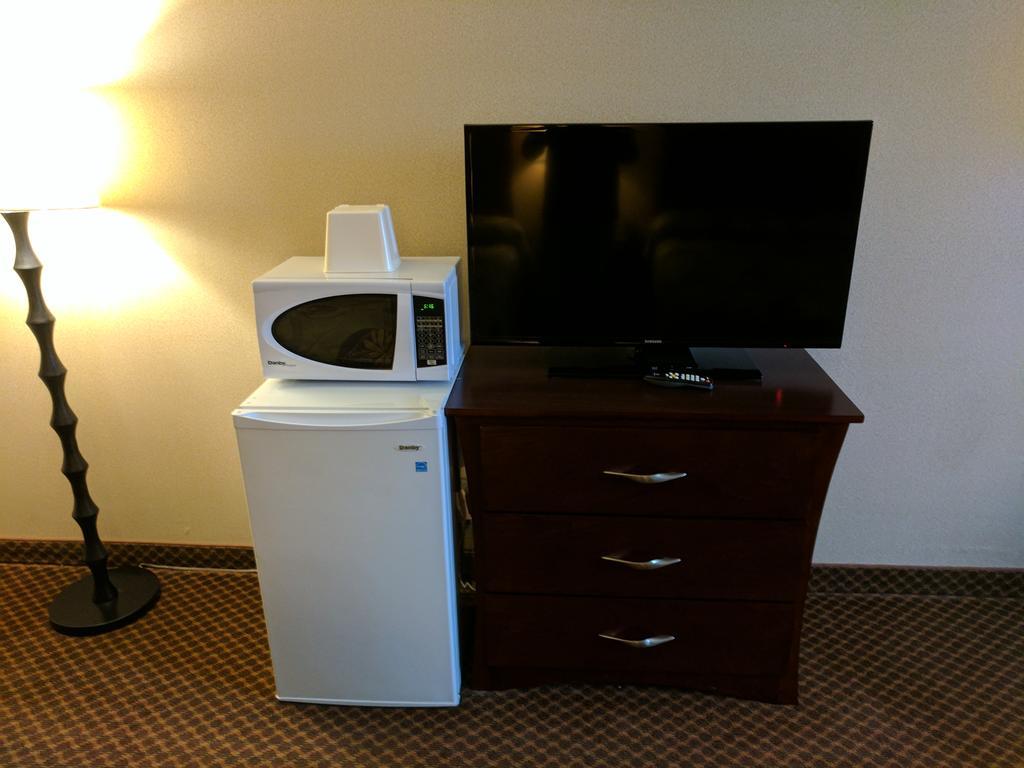 Luxury Inn 8/16