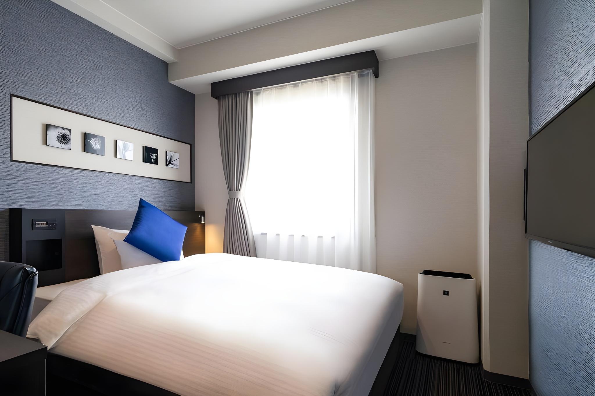 West, Deluxe, Single, King Bed