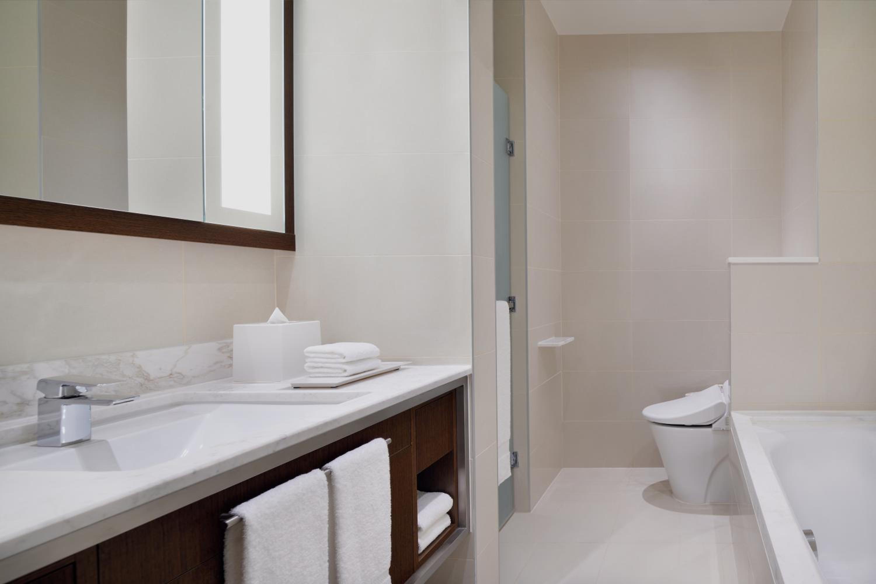 Deluxe, Twin Beds, Sea View, Delta Hotels Marriott City Center Doha 5/8