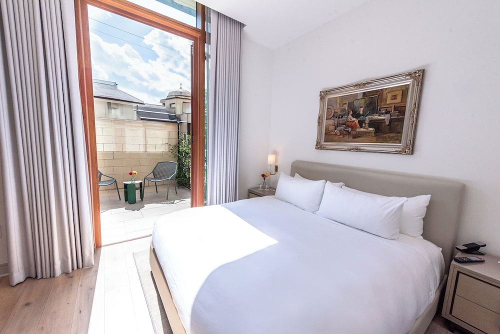 TOWER, STANDARD, KING BED, PATIO