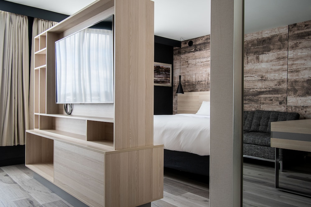Delta Hotels By Marriott Sherbrooke Conference Centre 8/19