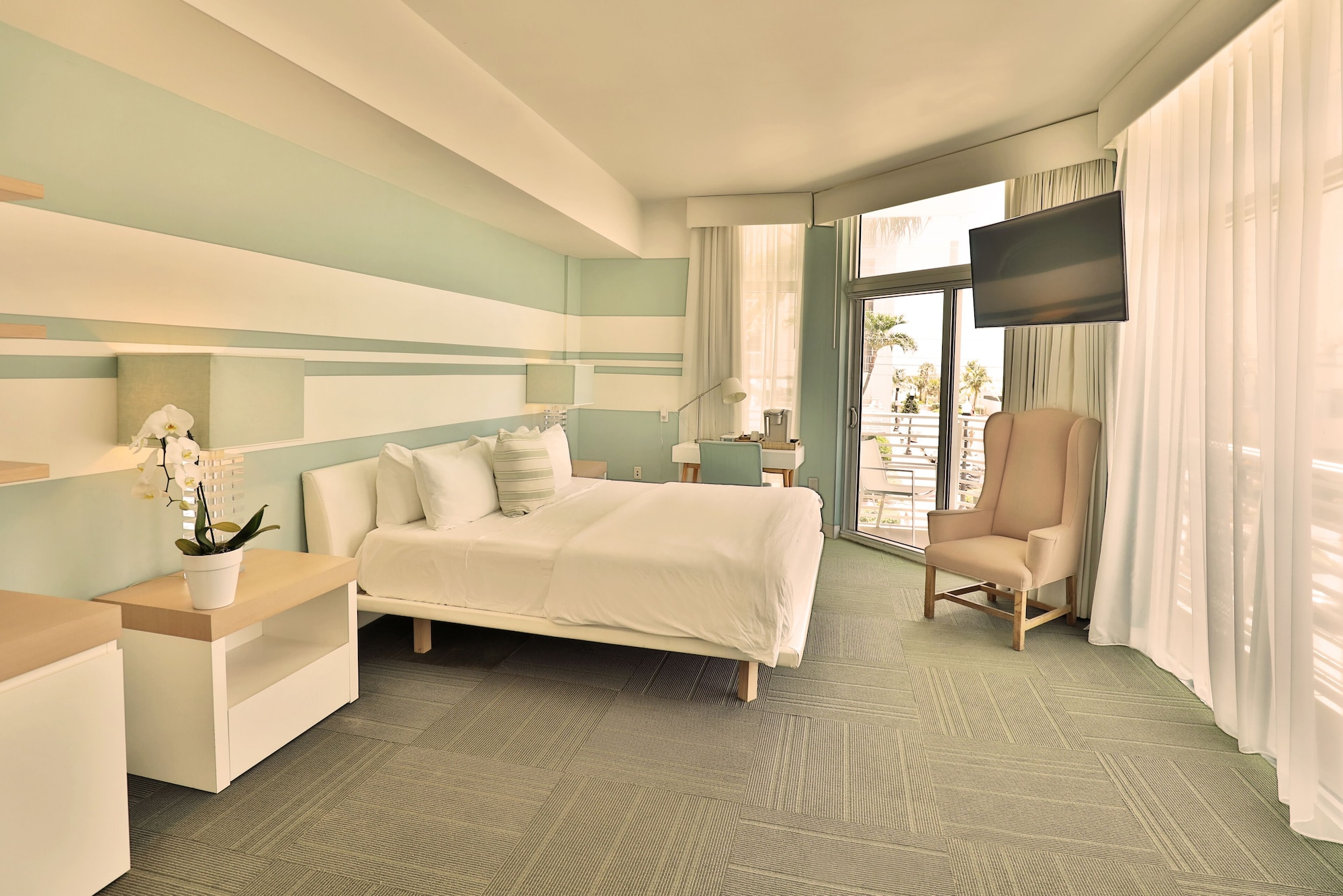 GRAND, KING BED, PARTIAL OCEAN VIEW