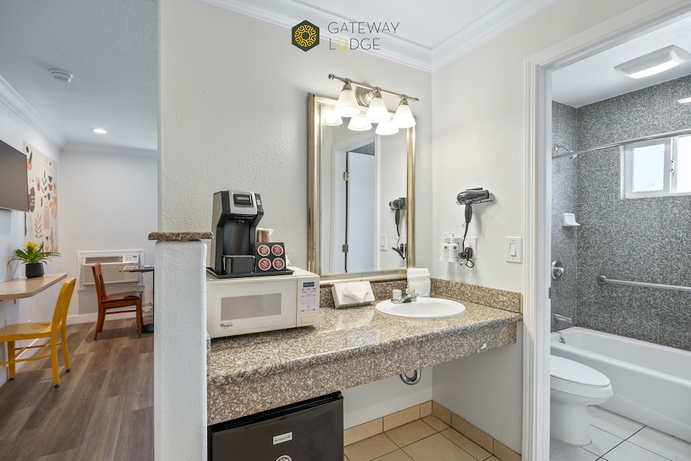 Gateway Lodge 35/36