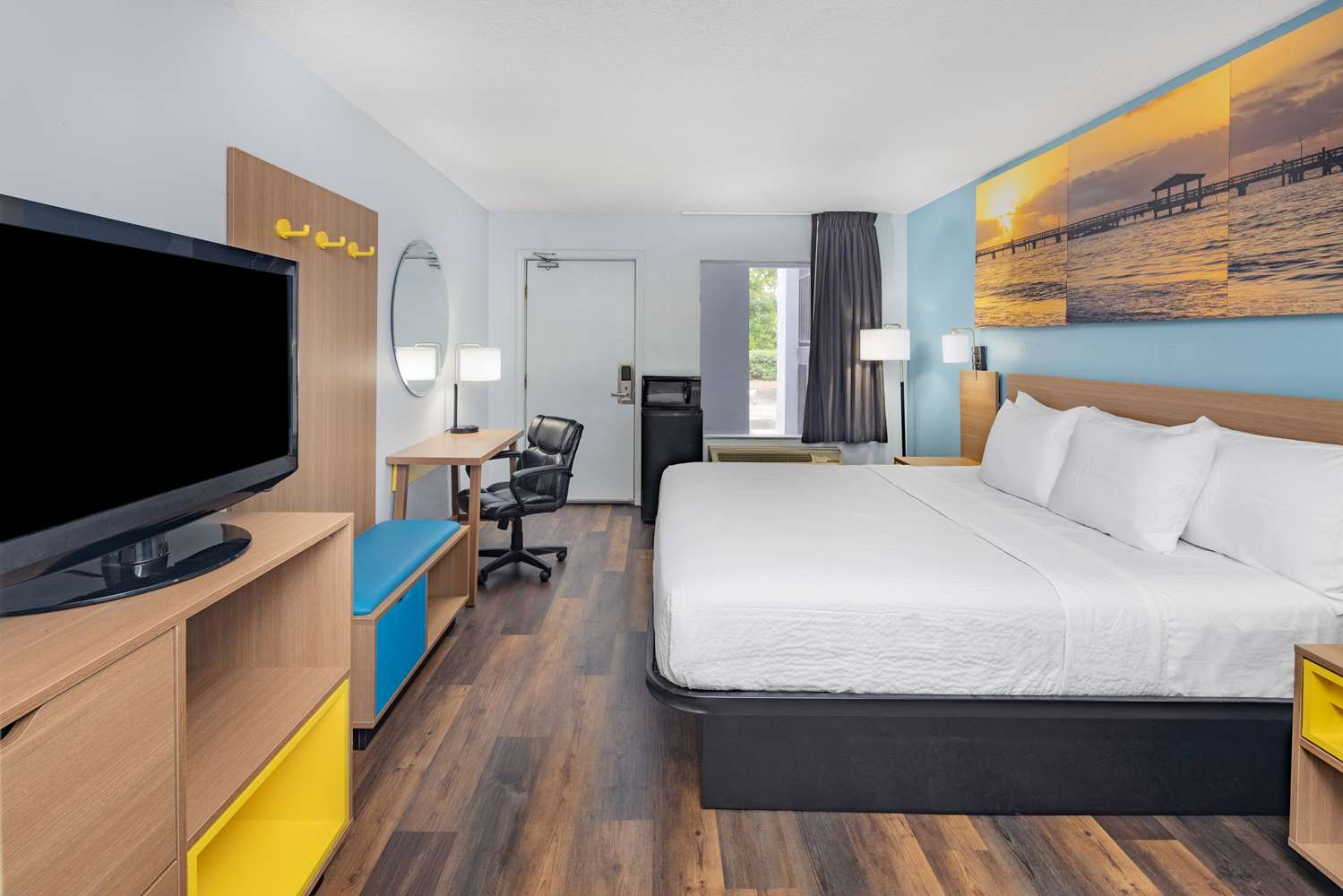 Days Inn by Wyndham Pensacola I-10 11/34