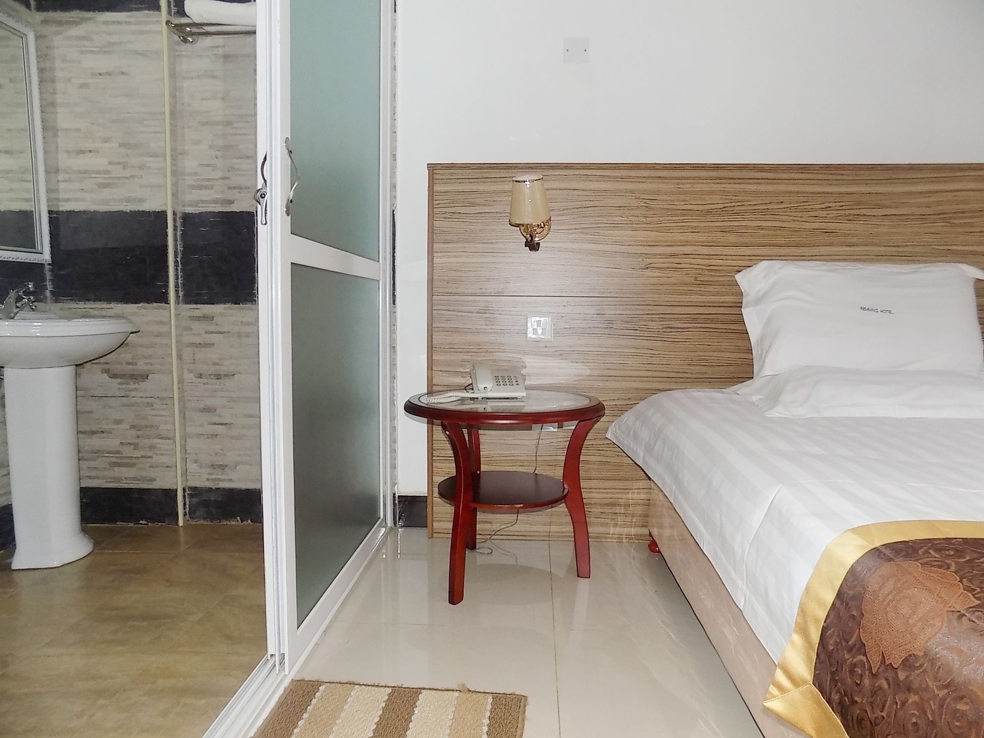 ROOM, SINGLE