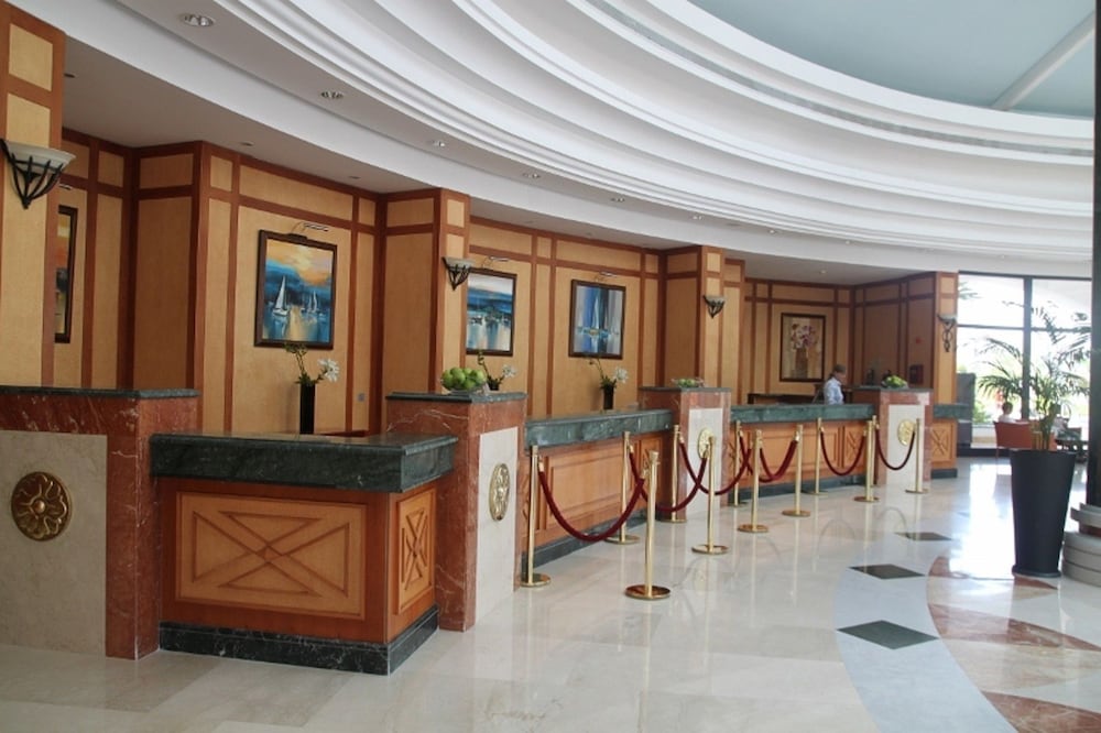 Reef Oasis Beach Resort 19/82