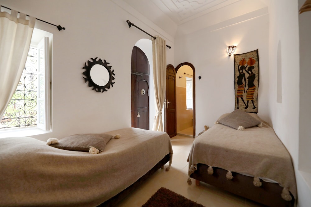 Riad Noor Charana 11/50