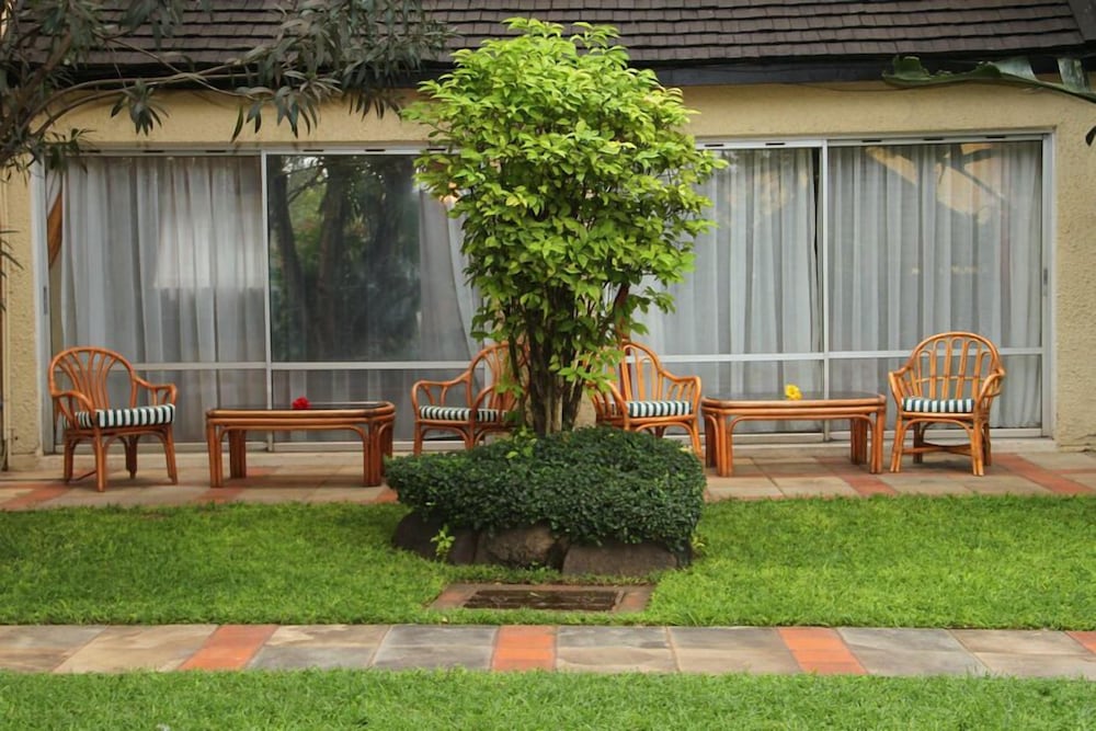 Mimosa Court Apartments 42/50