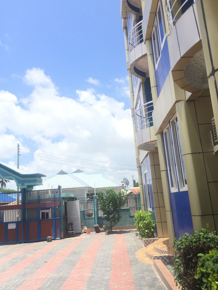 Bl Airport Hotel 44/45