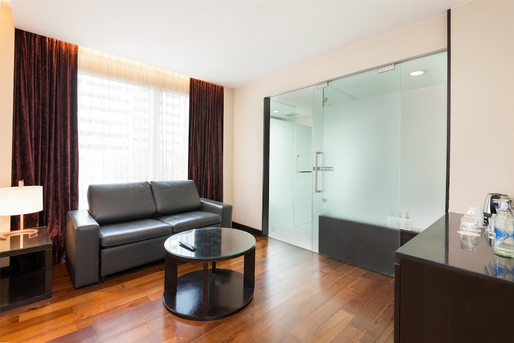 RADISSON SUITES BANGKOK SUKHUMVIT 50/73