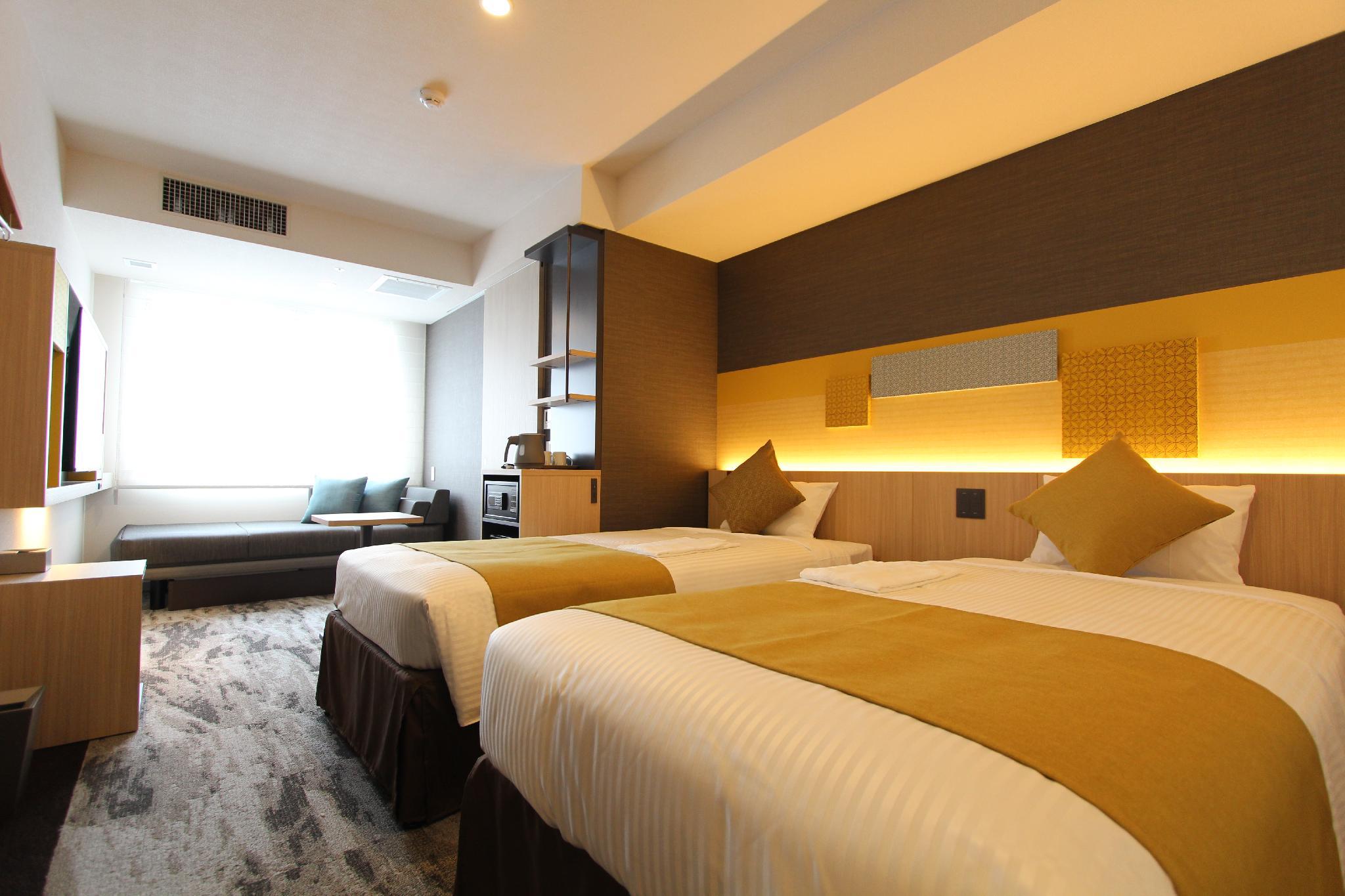 Universal, Twin Beds