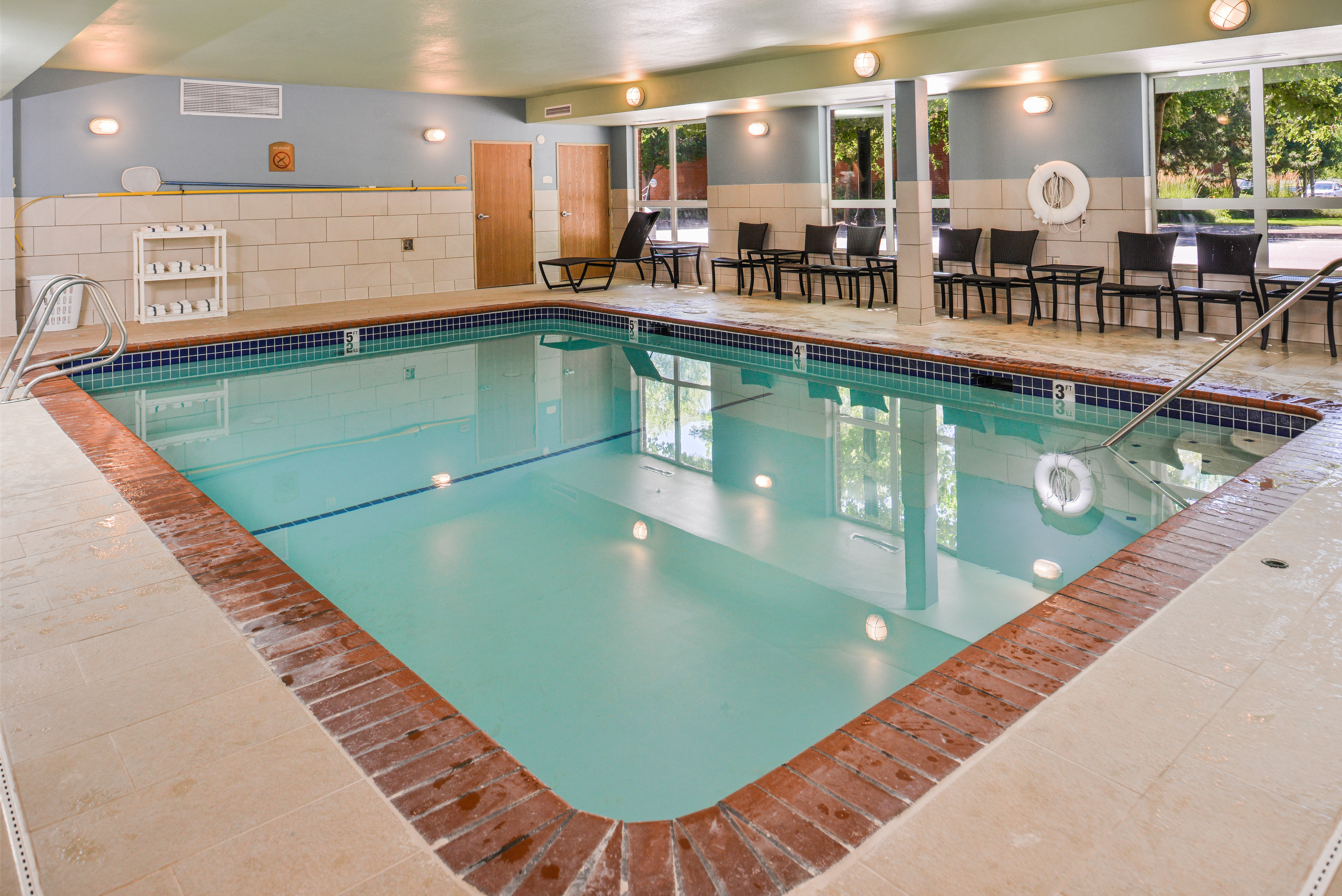 Holiday Inn Express Hotel & Suites Lacey-Olympia 32/49