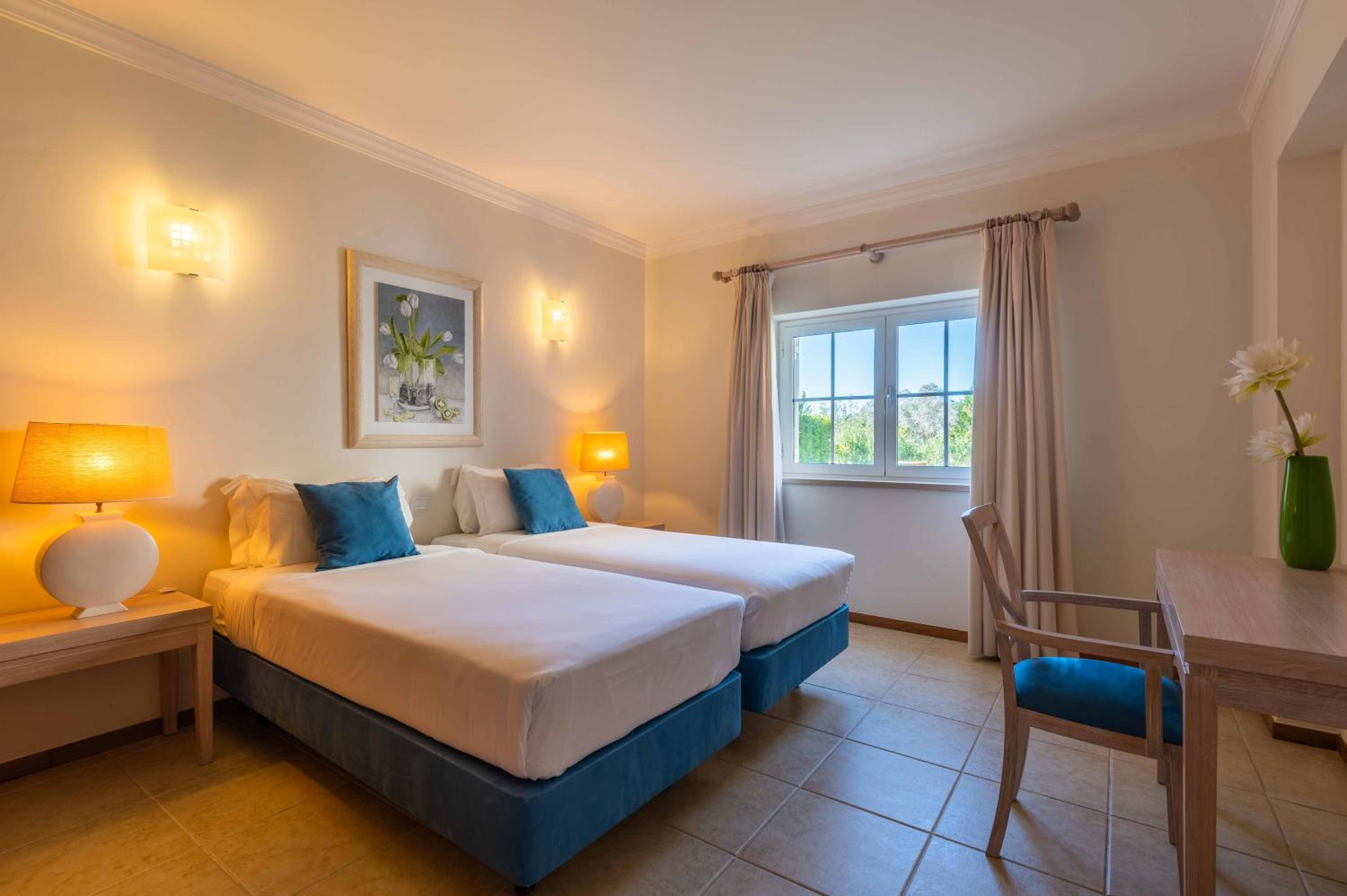 2 Bedrooms, Apartment, Twin Beds, Queen Bed, Pool View, Sofa
