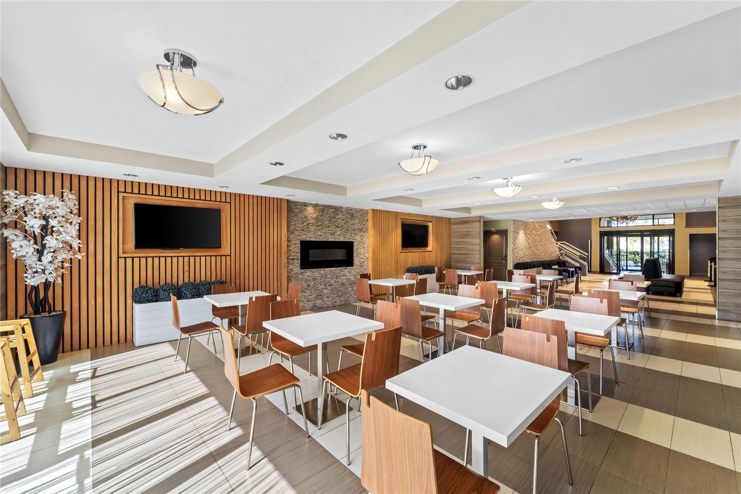 Days Inn Suites By Wyndham Fort Myers Near Jetblue Park 32/43