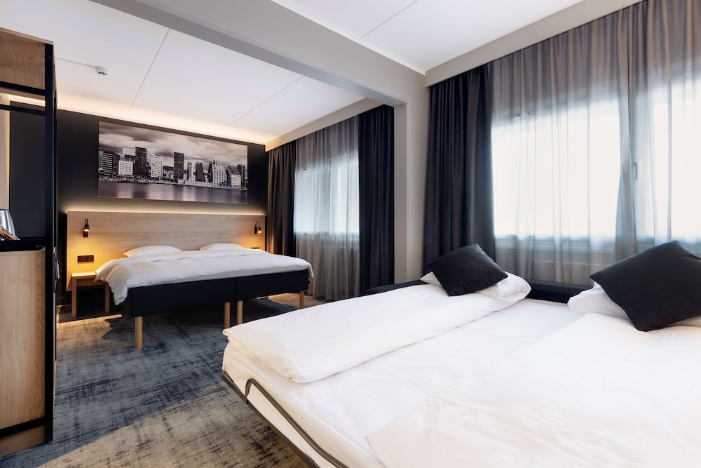 Deluxe, Family, King Bed