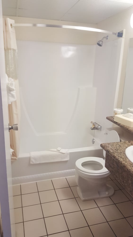 Travelodge by Wyndham Regina 30/65