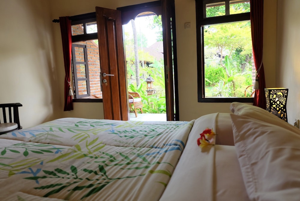 BASIC, DOUBLE BED, GARDEN VIEW