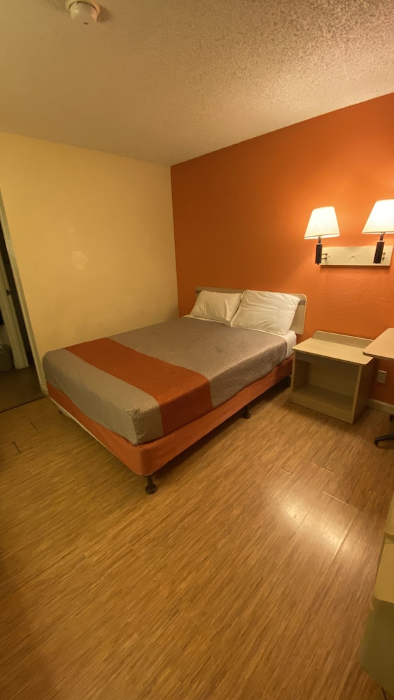 Motel6 Merced, CA - North 32/43