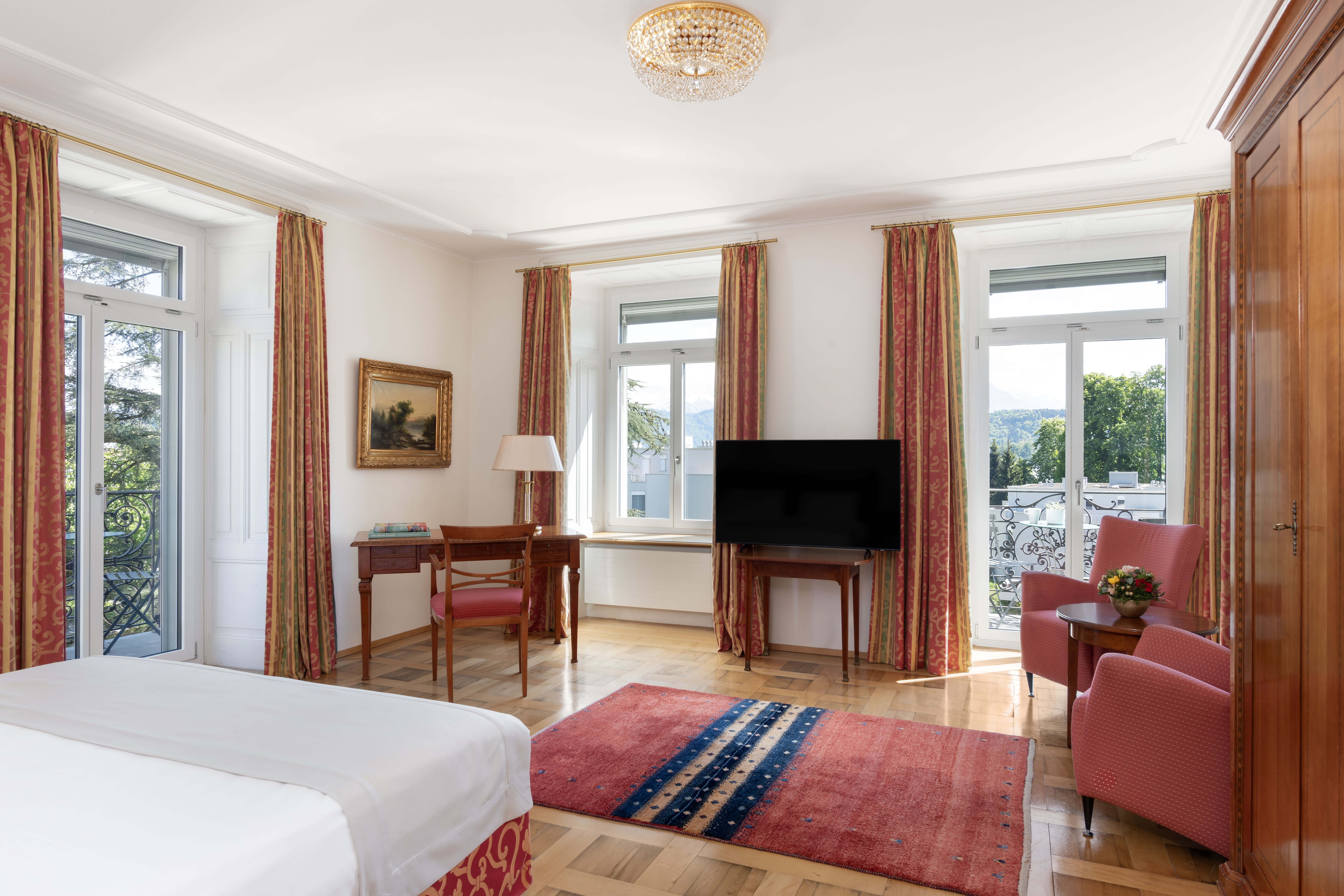 JUNIOR SUITE