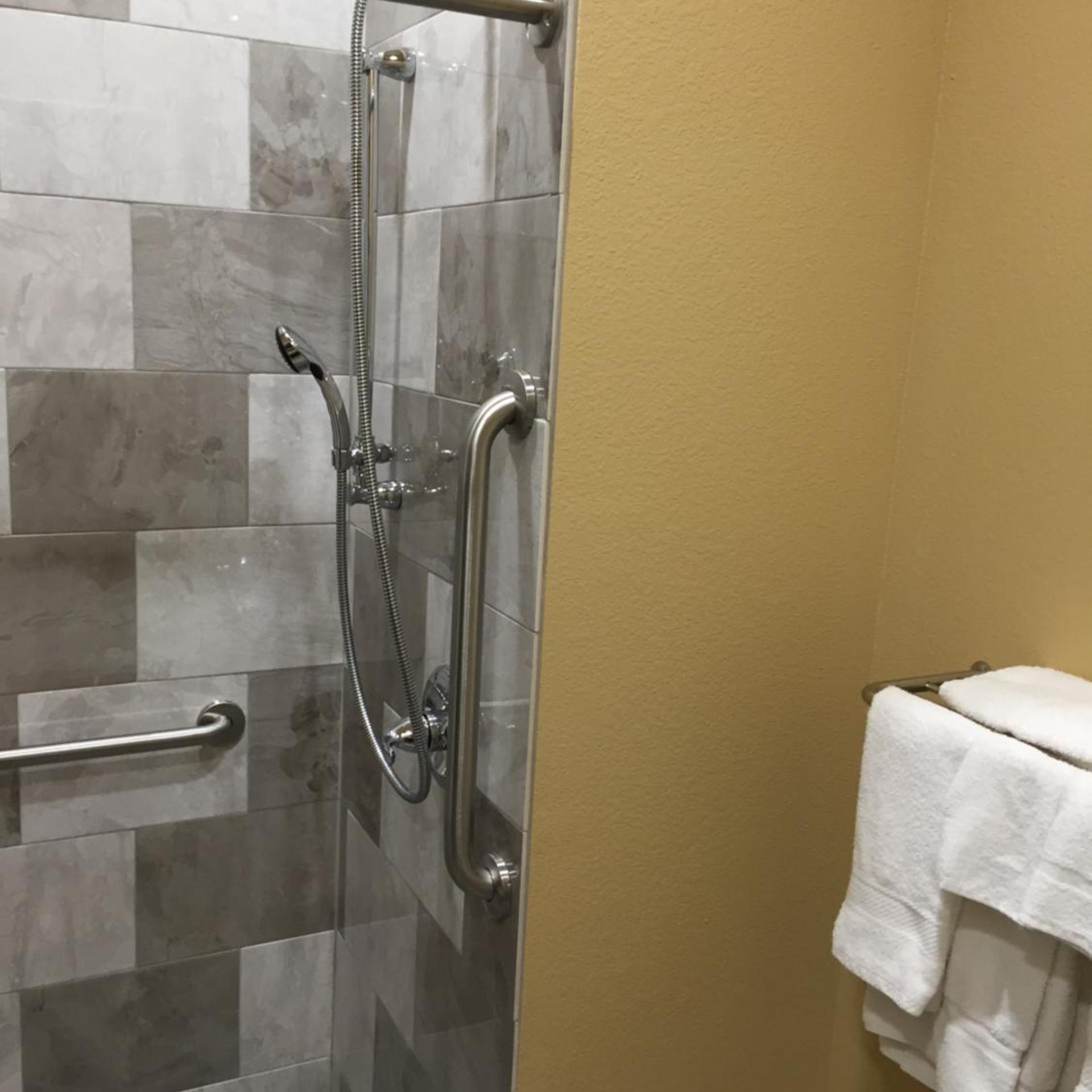 La Bonita Inn and Suites - Crane 40/40