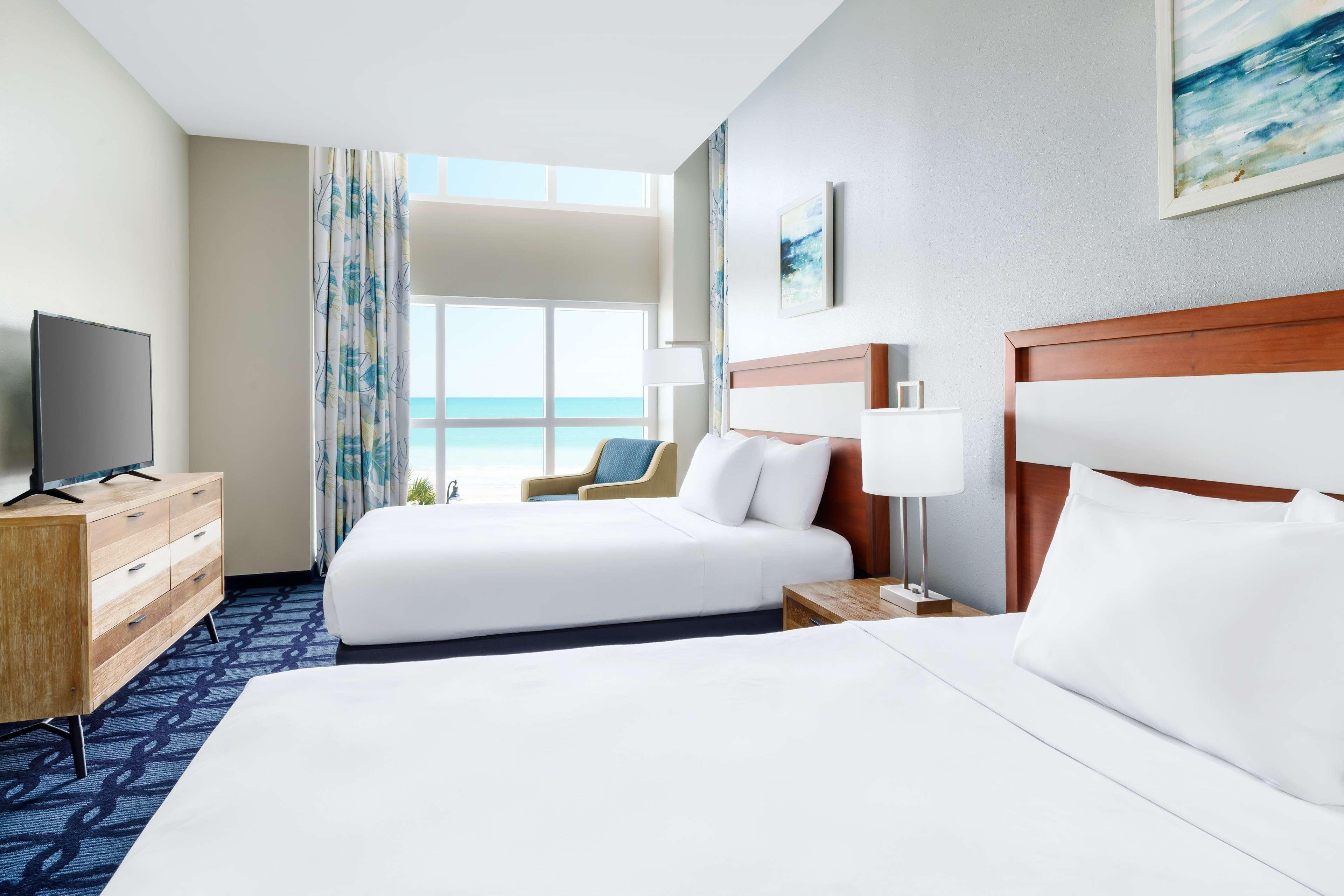 2 Rooms, Suite, 1 King or 2 Queen Beds, Ocean Front, Balcony