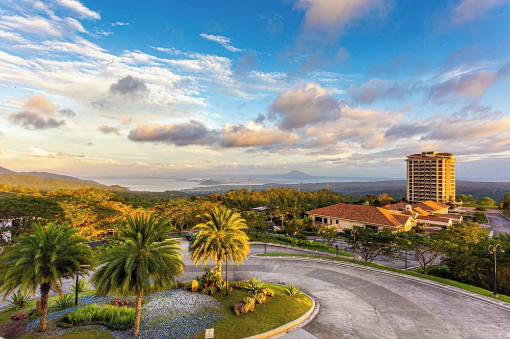 Splendido Tagaytay Hotel and Country Club 55/60