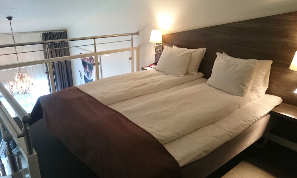 Thon Hotel Varsog 13/43