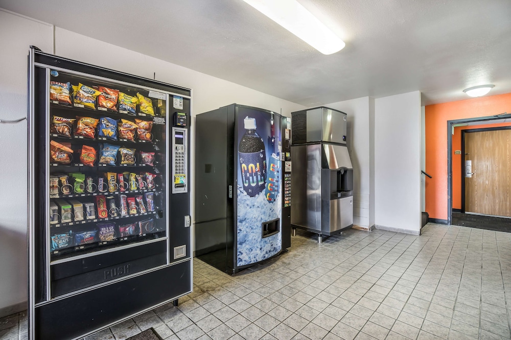 Motel6 Madison, WI - East 13/55