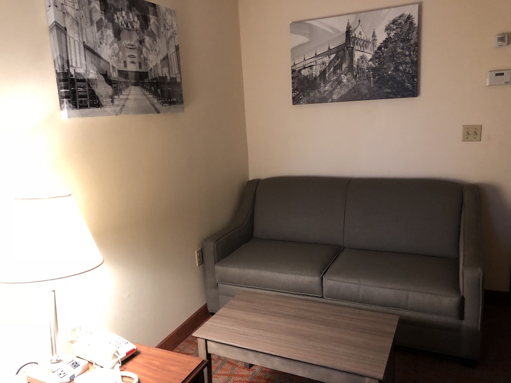 MHO INN and SUITES 39/48