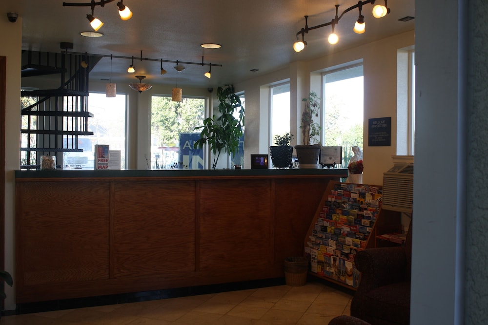 Airport Inn 8/52