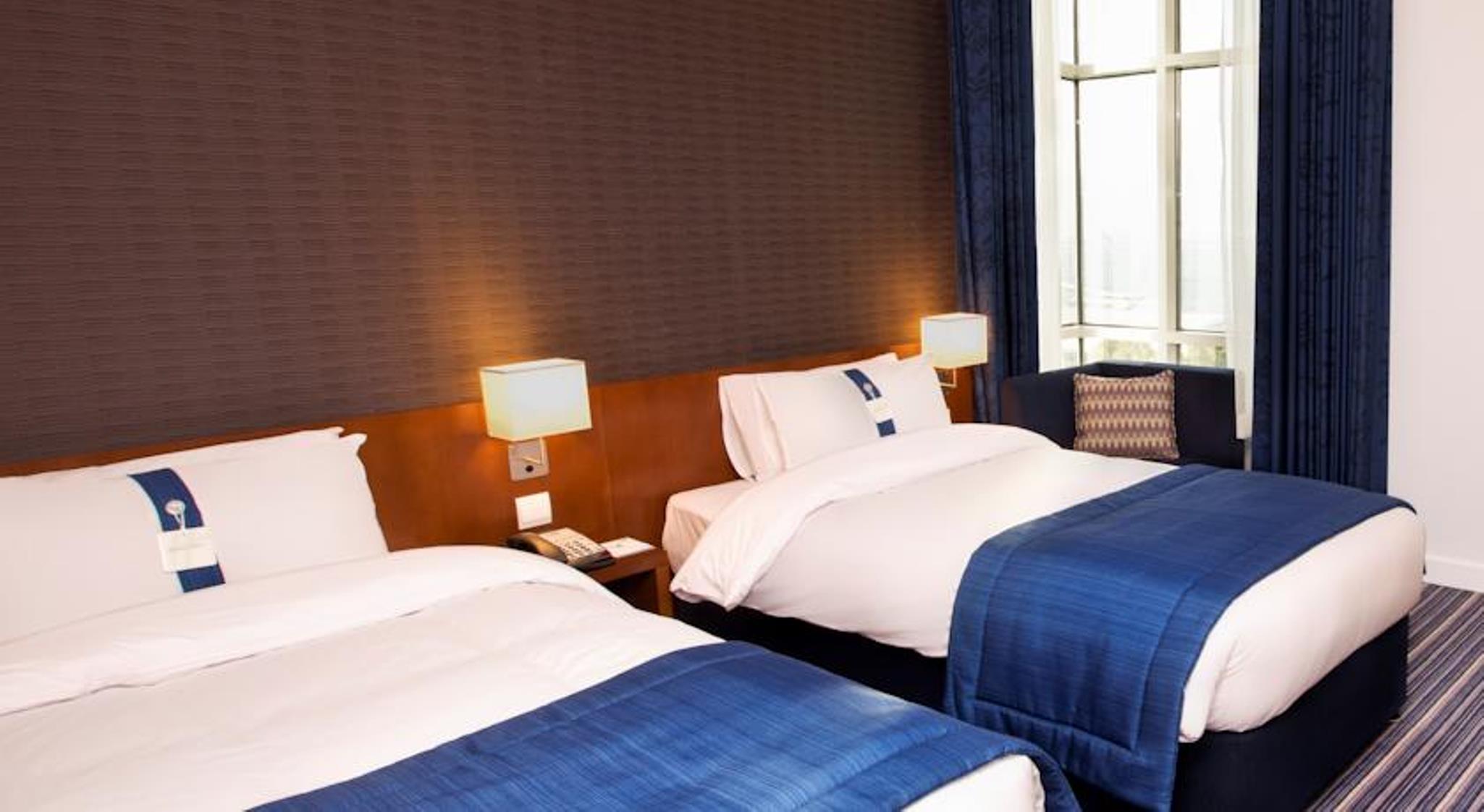 HOLIDAY INN EXPRESS BAHRAIN 10/18