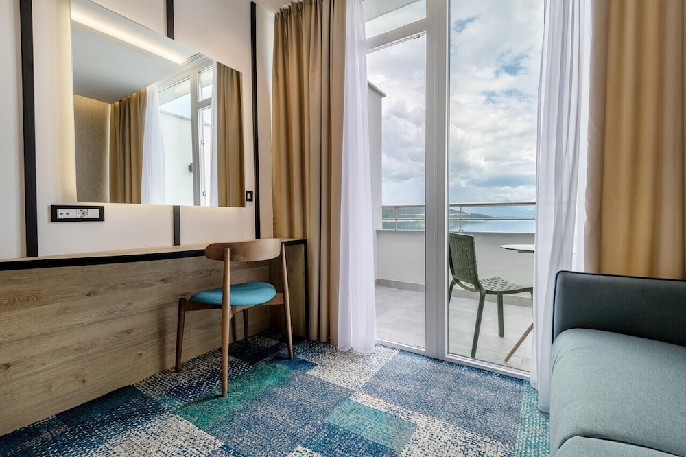 Hotel Sunce 7/16