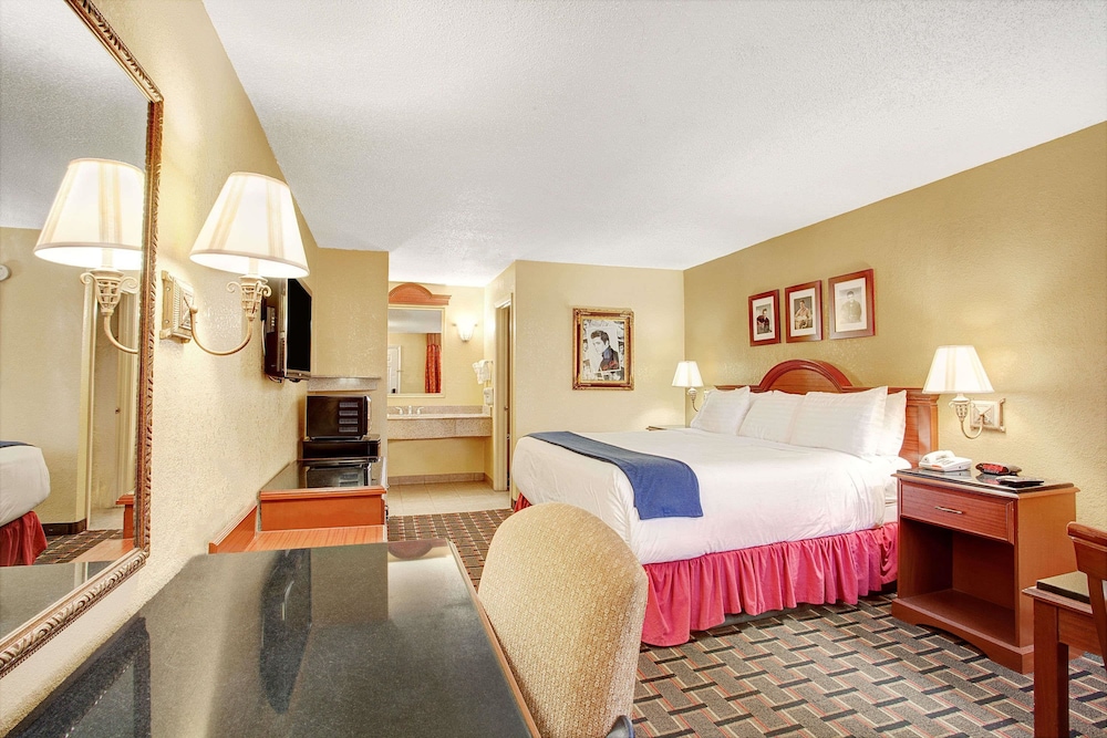 Days Inn By Wyndham Memphis At Graceland 6/10