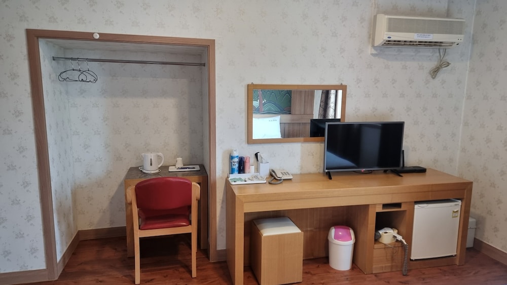HOTEL PARKWOOD INCHEON AIRPORT 55/70