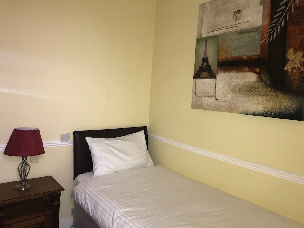 Barons Court Hotel 20/72