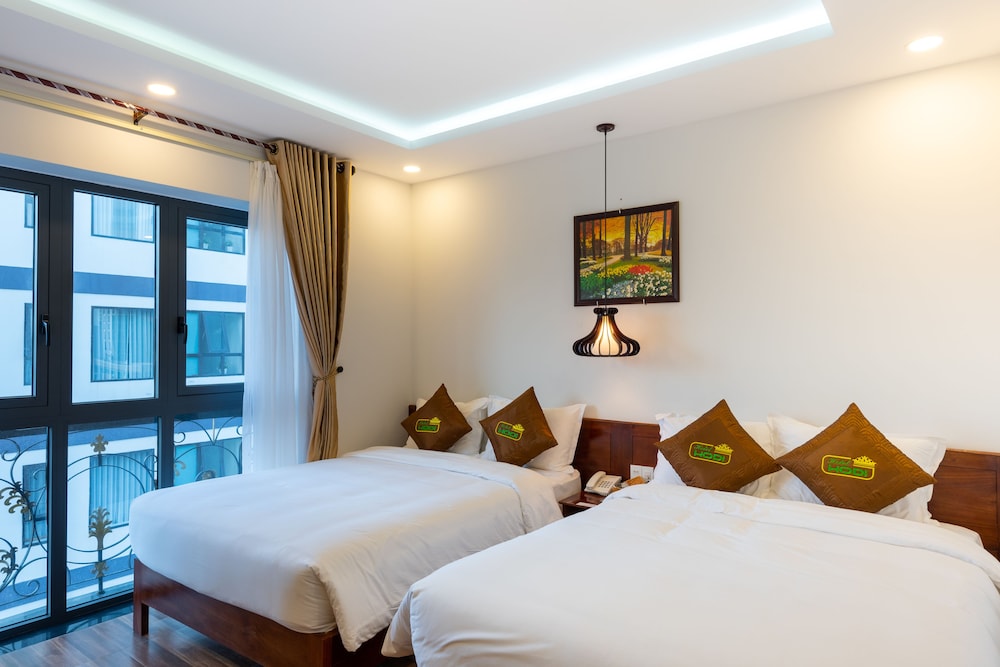 Hodi Hotel 12/28
