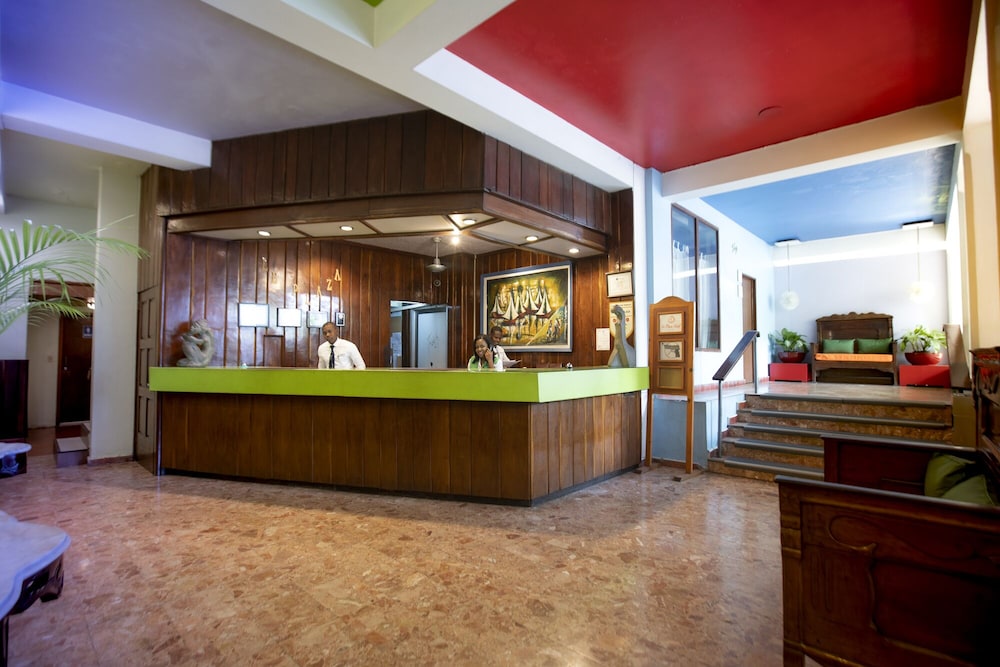 Le Plaza Hotel 4/70