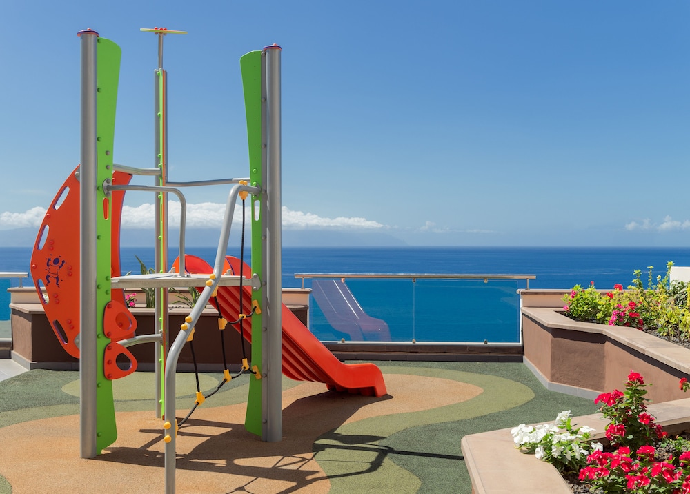ROYAL SUN RESORT 70/74
