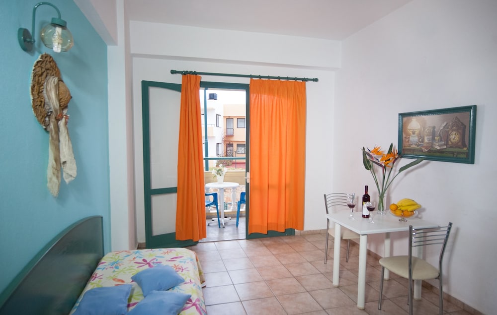 THEONI APARTMENTS 42/63