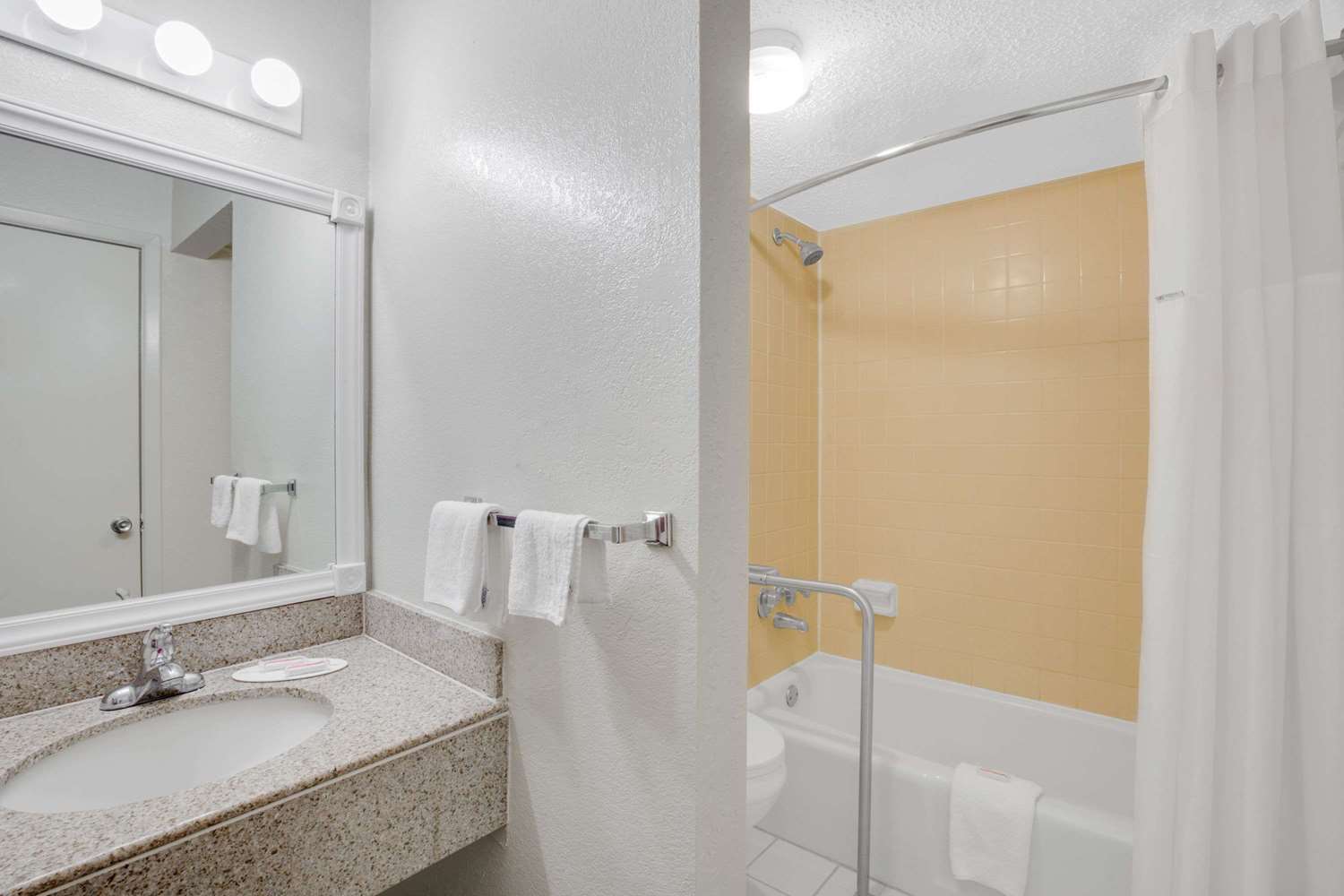 Days Inn by Wyndham Asheville West 7/7