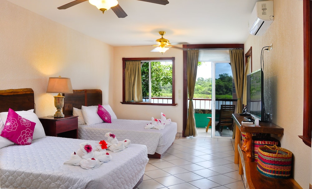 LAMANAI LANDINGS HOTEL AND MARINA 18/76