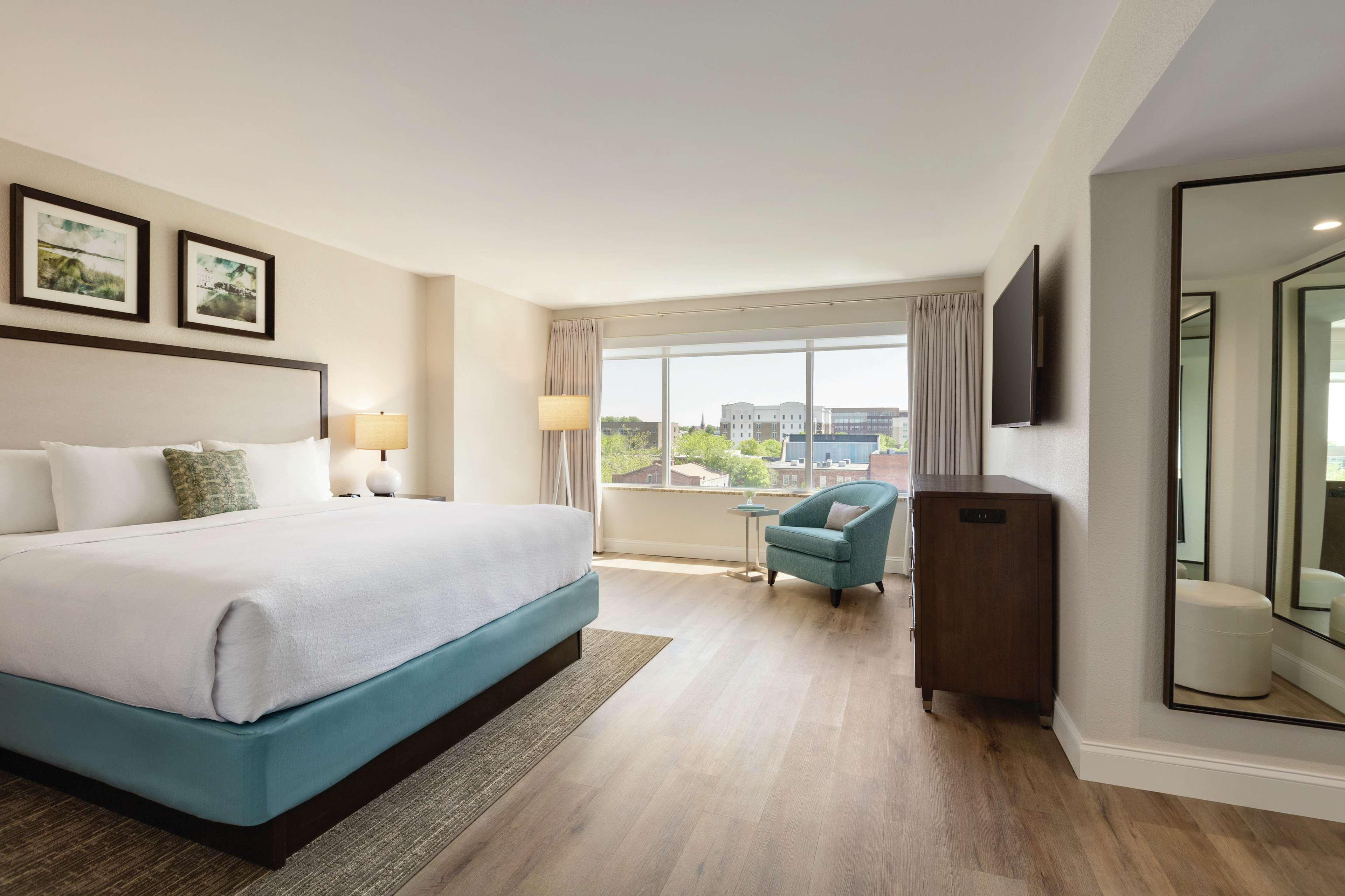 1 BEDROOM, HISTORICAL, SUITE, KING BED, CITY VIEW, PARLOR