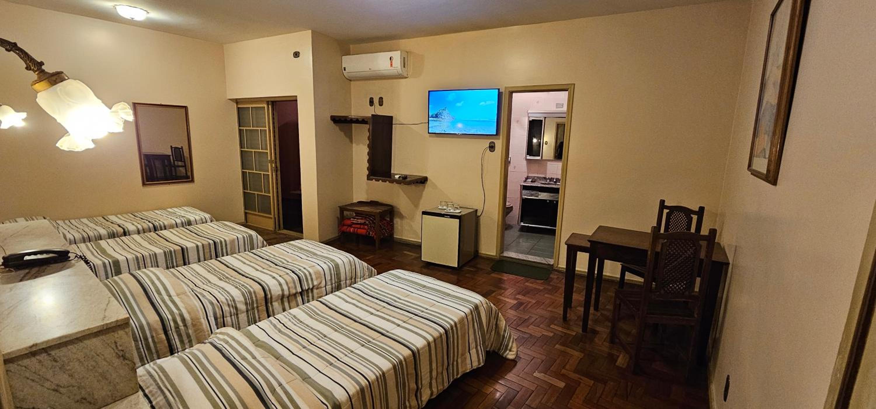 Hotel Colonial 24/44