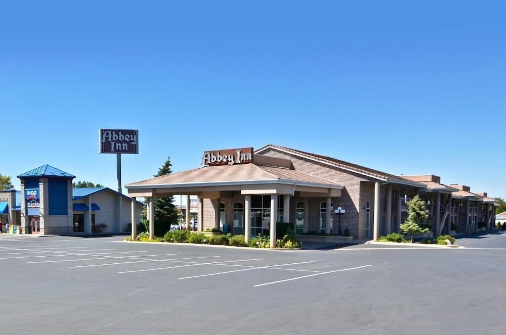 Abbey Inn 3/65