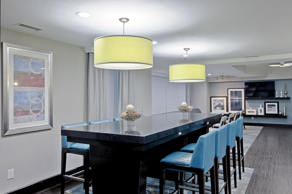 Hampton Inn and Suites Hermosa Beach 38/43