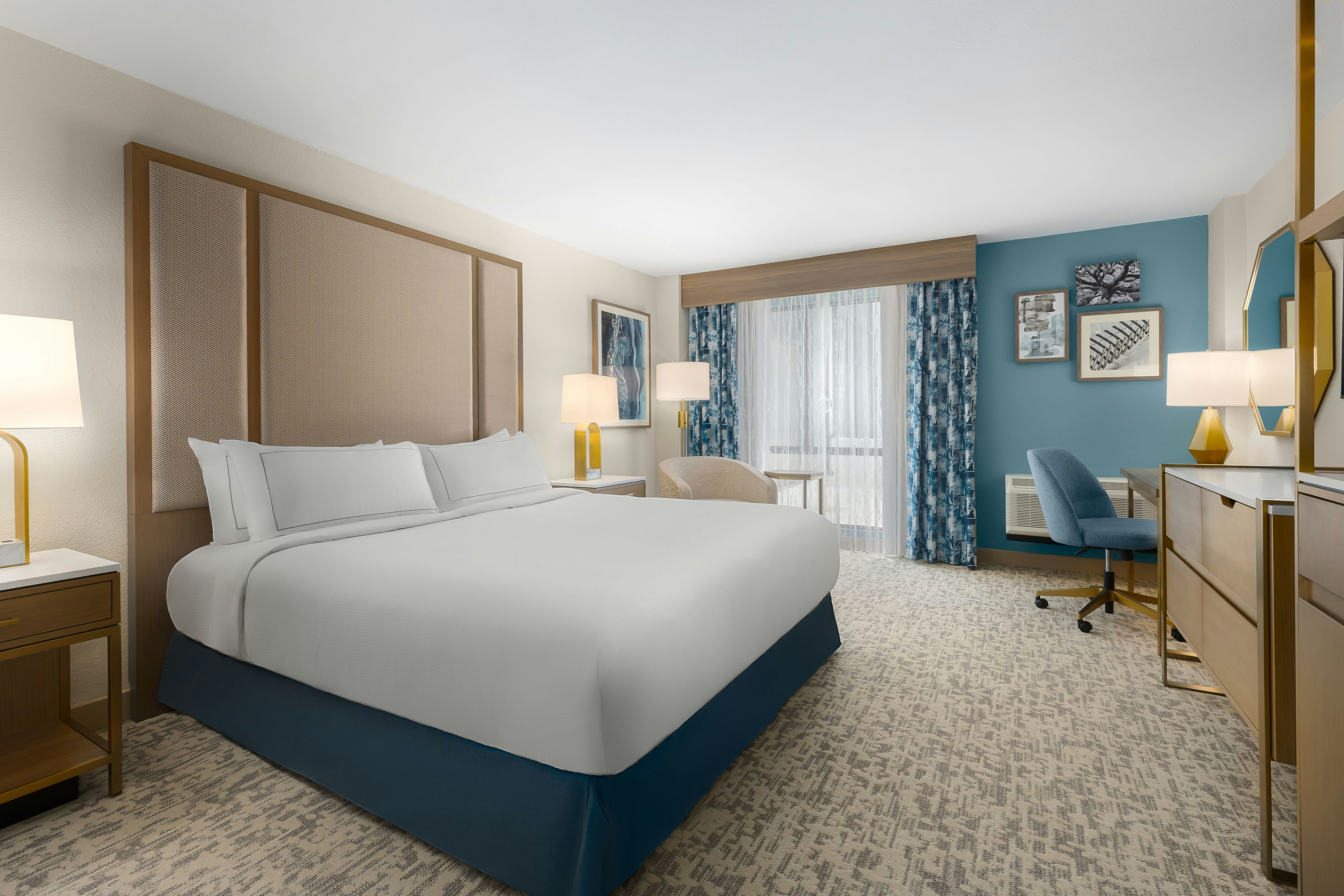 ROOM, KING BED