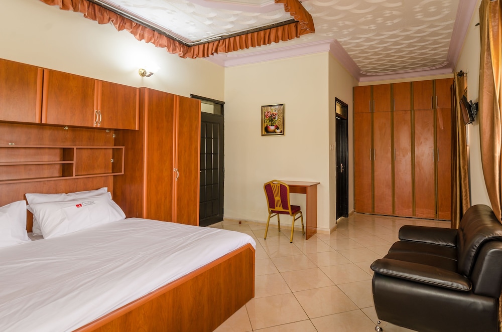 EXECUTIVE, TWIN BEDS