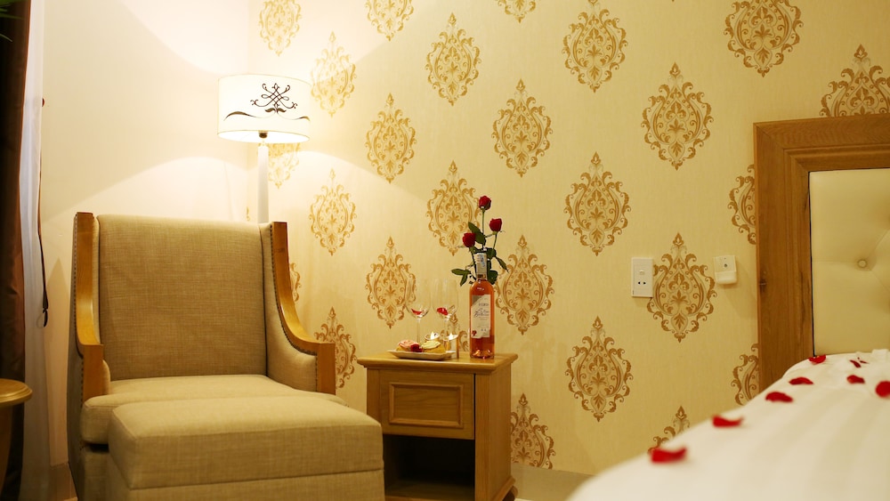 Royal Family Hotel Da Nang 24/50